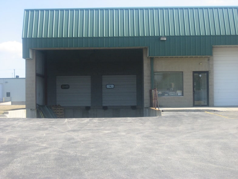 More Photos Of 9342-9362 Virginia Rd, Lake In The Hills Service For Lease