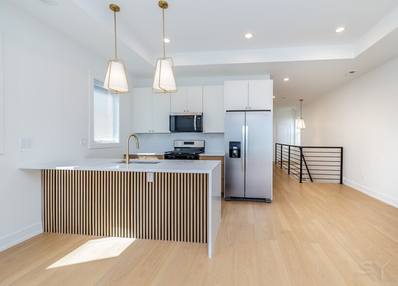 More Photos Of 6044 Eberhart ave, Chicago Apartments For Sale