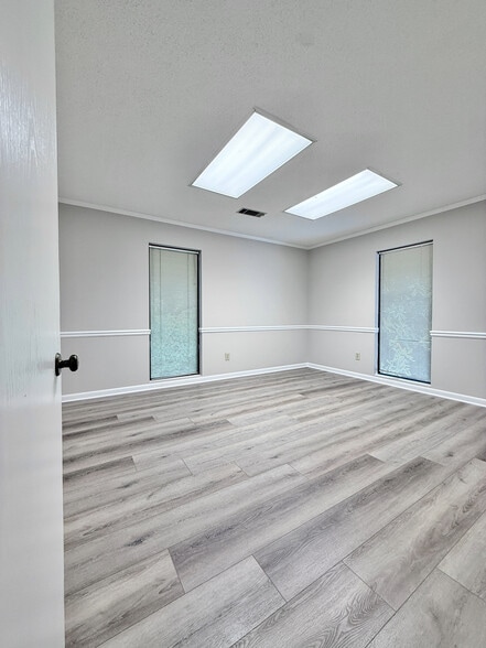 More Photos Of 11285 elkins Rd, Roswell Office Residential For Lease