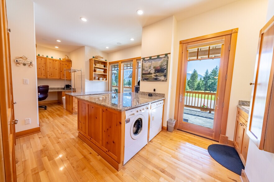 More Photos Of 135 Squire Ln S, Trout Creek Hospitality For Sale