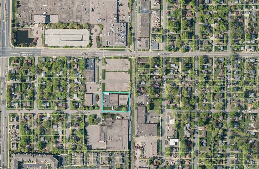More Photos Of 300 W 83rd St, Bloomington Distribution For Sale