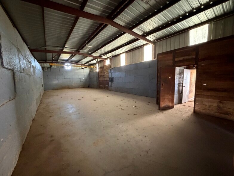 More Photos Of 105 Sunset Acres Ct, Granbury Industrial For Lease