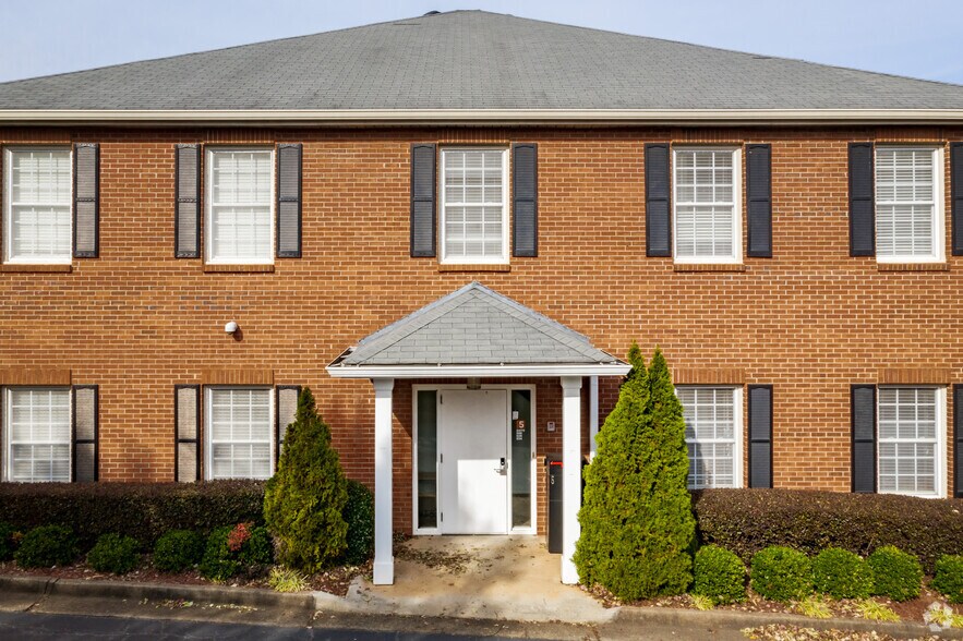 More Photos Of 2440 Sandy Plains Rd, Marietta Office For Lease