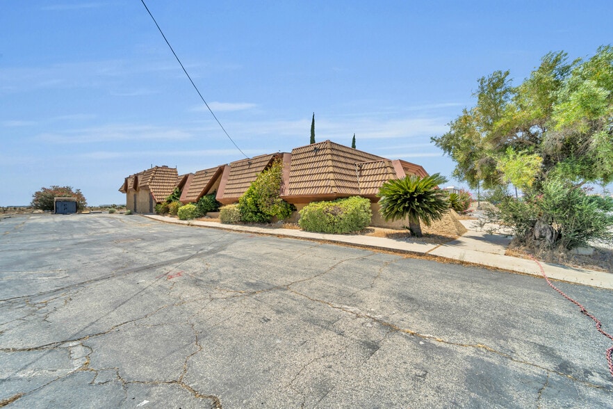 More Photos Of 40420 10th St W, Palmdale Freestanding For Sale