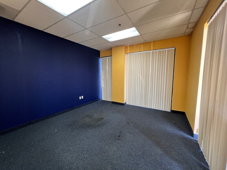 More Photos Of 8263 W Thunderbird Rd, Peoria Office For Lease