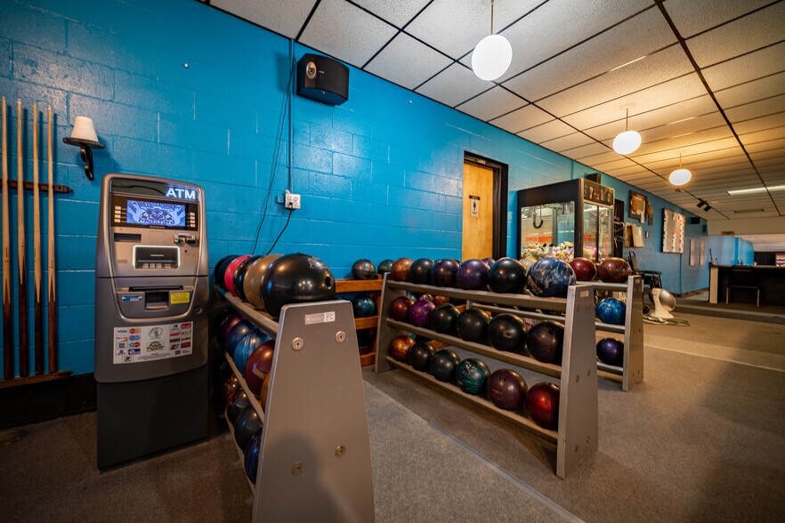 More Photos Of 675 Grant St, Winneconne Bowling Alley For Sale