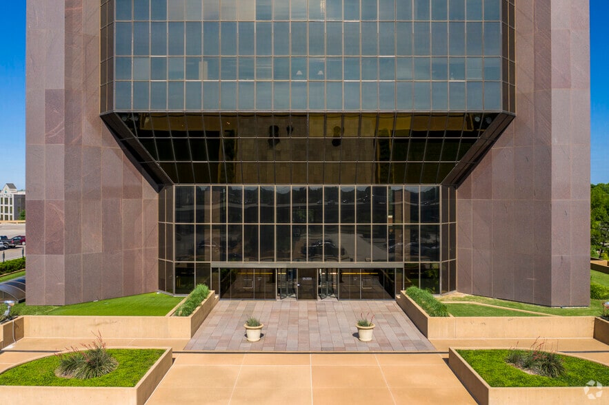 More Photos Of 1601 NW Expressway, Oklahoma City Office For Lease