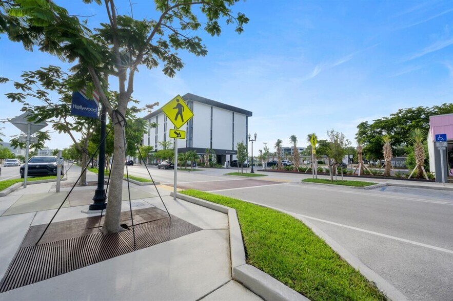 More Photos Of 2131 Hollywood Blvd, Hollywood Office Residential For Lease