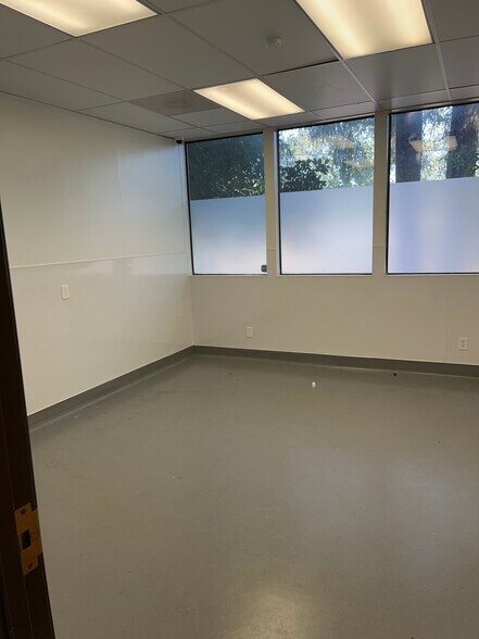 More Photos Of 9123 SE St Helens St, Clackamas Office For Lease