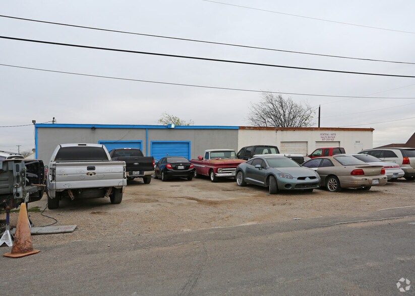More Photos Of 1912 Southview Dr, Fort Worth Industrial For Sale