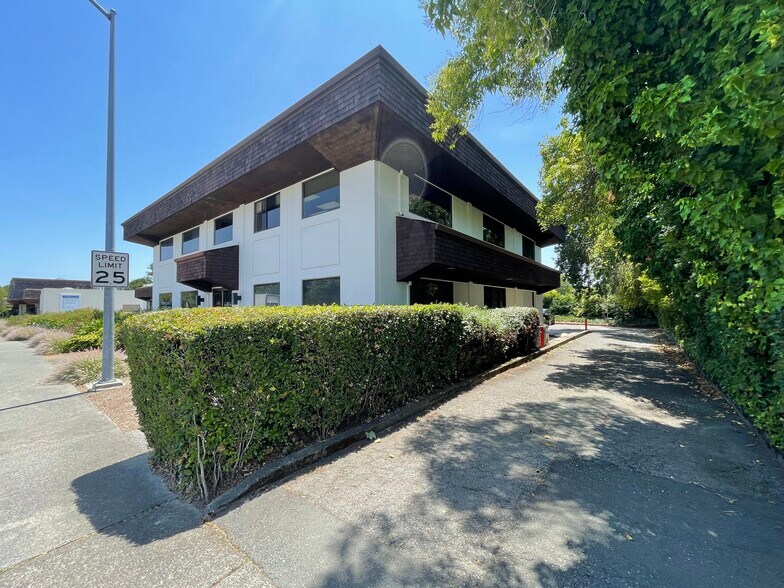 More Photos Of 4 Commercial Blvd, Novato Manufacturing For Lease