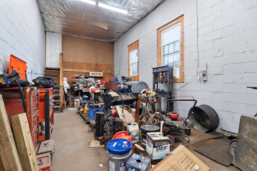 More Photos Of 16708 Frederick Rd, Mount Airy General Retail For Sale