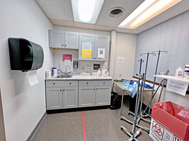 More Photos Of 65 S 65th St, Belleville Office For Sale