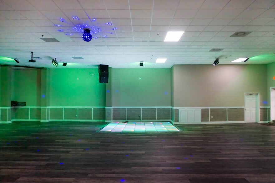 More Photos Of 1701 Martin Springs Dr, Rolla Freestanding For Sale