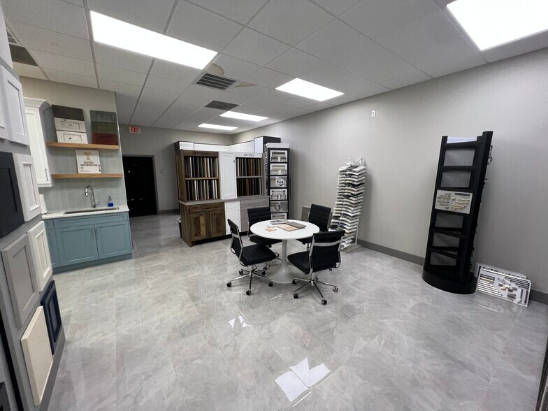 More Photos Of 3601-3609 Henderson Blvd, Tampa Storefront For Lease