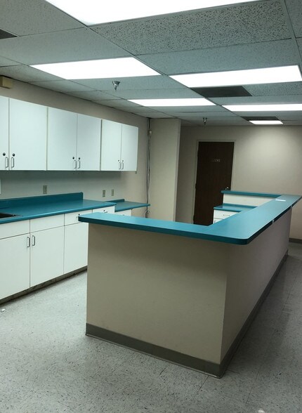 More Photos Of 81880 Dr Carreon Blvd, Indio Medical For Lease