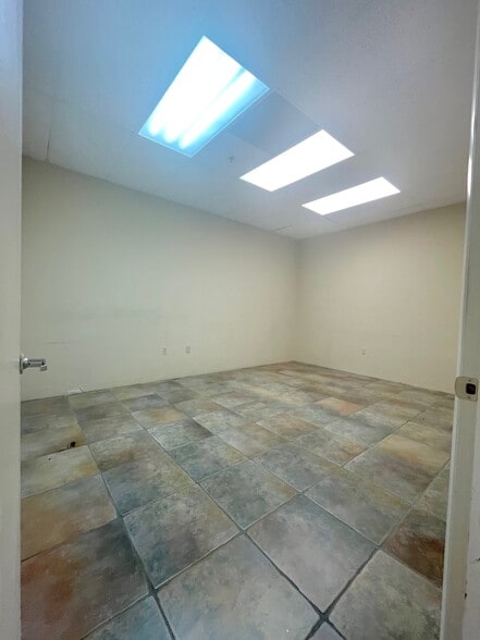 More Photos Of 4350-4380 Oakes Rd, Davie Unknown For Lease