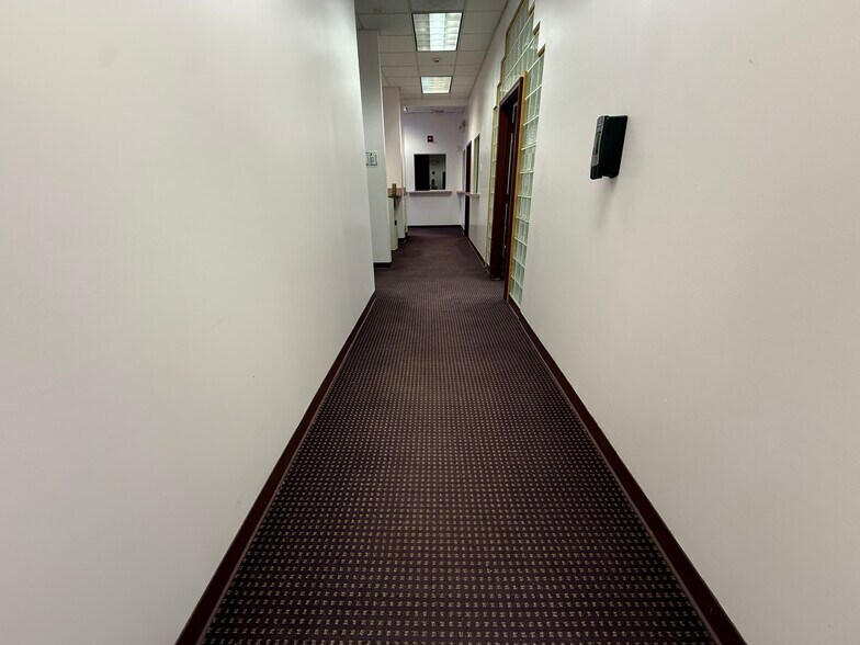 More Photos Of 23 Grand St, Kingston Office For Sale