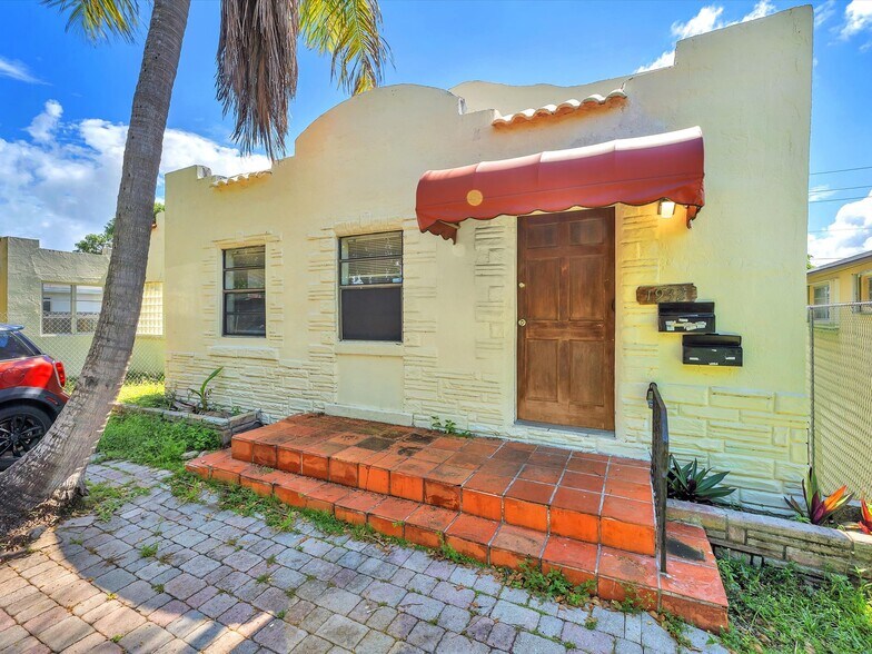 More Photos Of 1932 Dewey St, Hollywood Land For Sale