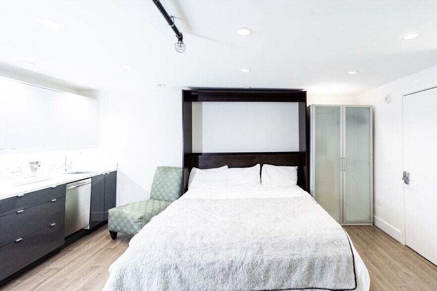 More Photos Of 34 6th St, Rehoboth Beach Hospitality For Sale
