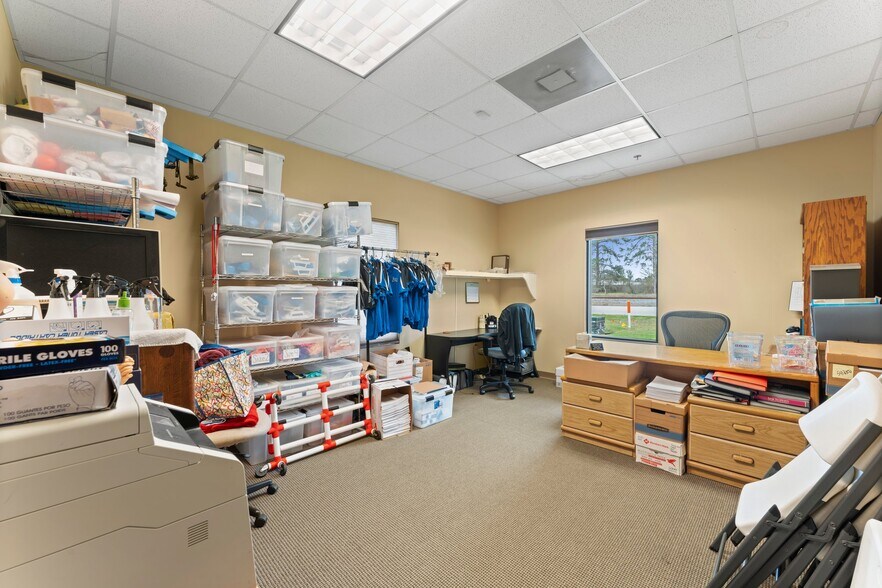 More Photos Of 26447 Hanna Rd, Oak Ridge North Swimming Pool For Sale