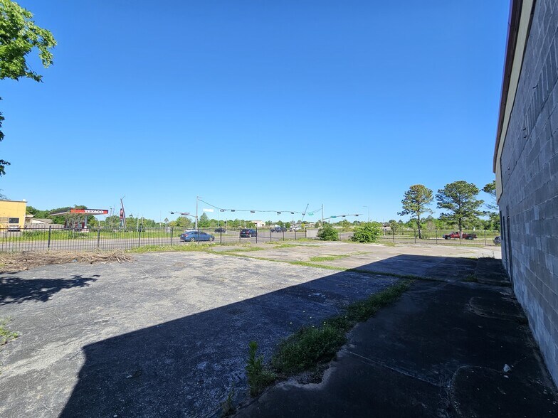 More Photos Of 10601 Martin Luther King Blvd, Houston Freestanding For Lease