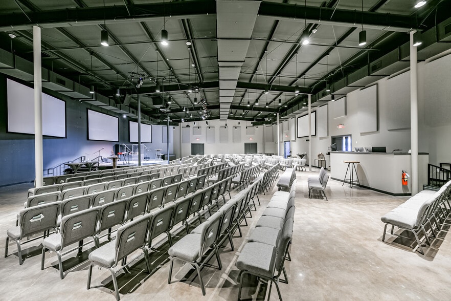 More Photos Of 1222 W Main St, Tomball Religious Facility For Sale