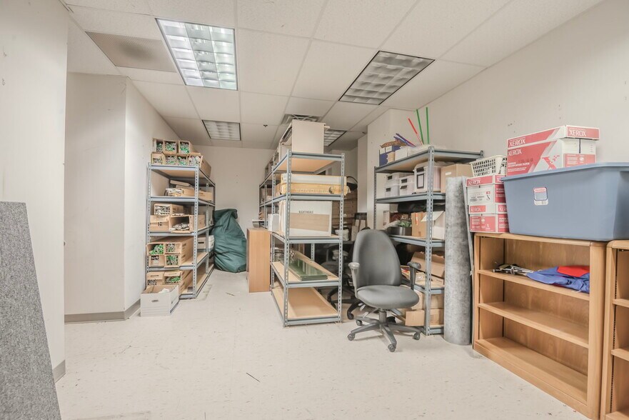 More Photos Of 118 Lukens Dr, New Castle Unknown For Lease