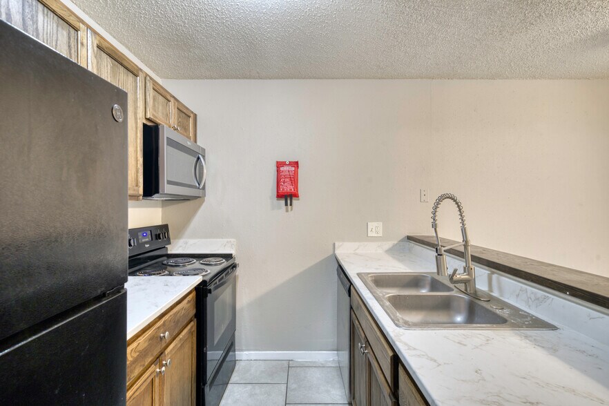 More Photos Of 2000 Kazmeier Plz, Bryan Apartments For Sale