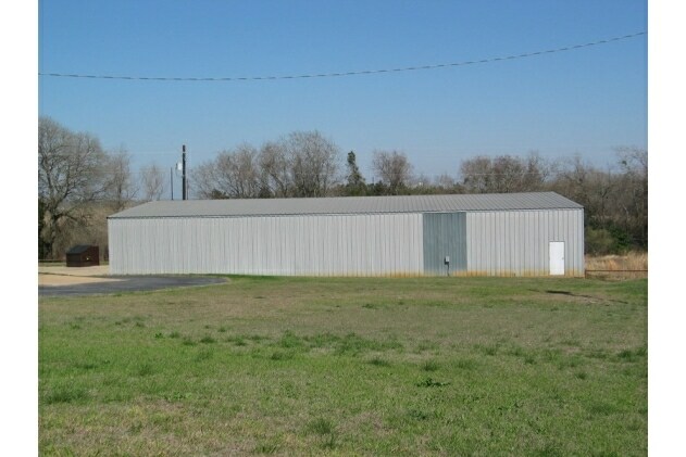 More Photos Of 1630 Highway 290 W, Brenham Showroom For Lease
