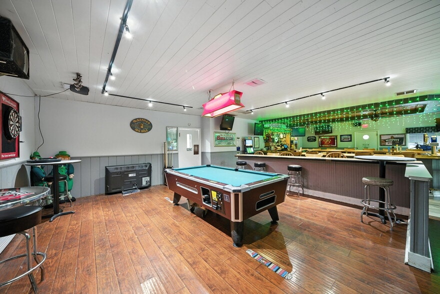More Photos Of 260 Espanong Rd, Lake Hopatcong Restaurant For Sale