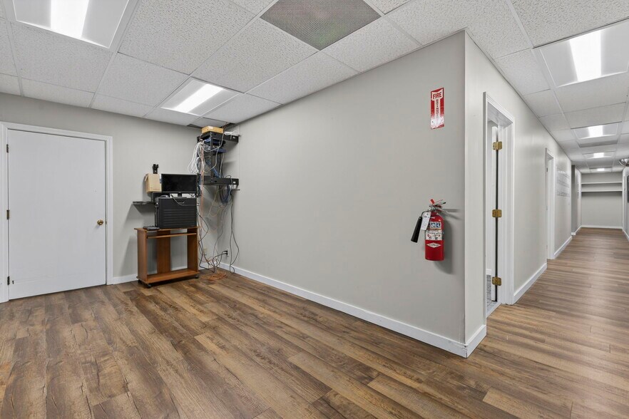 More Photos Of 113 Lafayette Rd, Hampton Falls Light Manufacturing For Lease