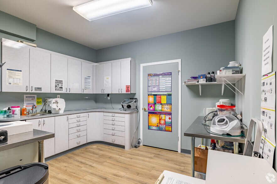 More Photos Of 430 Bridge Plaza Dr, Manalapan Township Medical For Sale