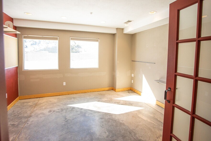 More Photos Of 15334 E Hinsdale Cir, Centennial Light Manufacturing For Lease