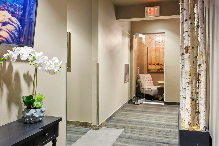 More Photos Of 9375 E Shea Blvd, Scottsdale Coworking Space