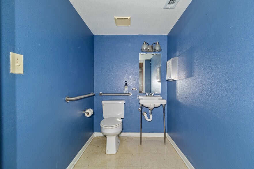 More Photos Of 2900 Trimmier Rd, Killeen Medical For Sale