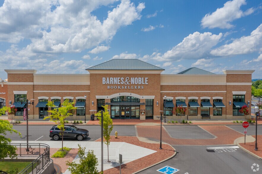 More Photos Of 300 Indian Lake Blvd, Hendersonville Unknown For Lease