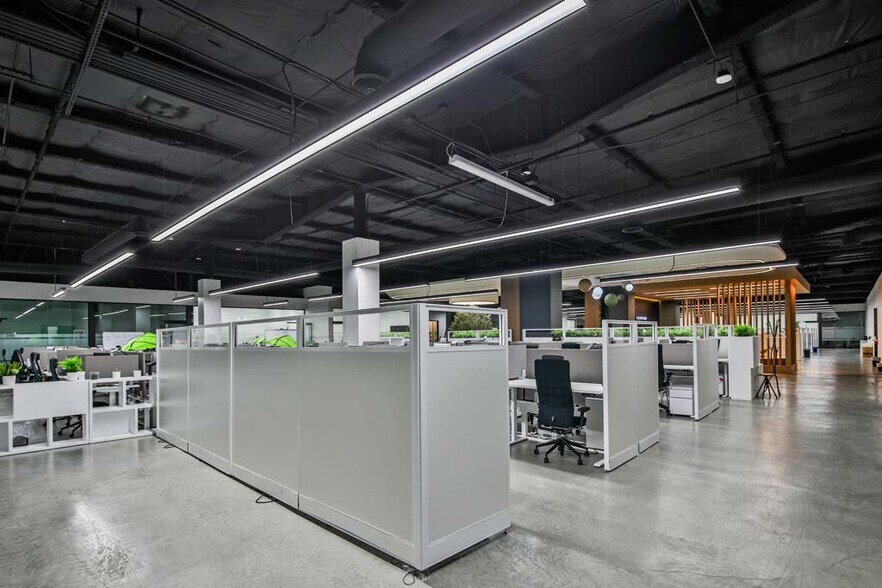 More Photos Of 2250 Maple Ave, Los Angeles Warehouse For Sale