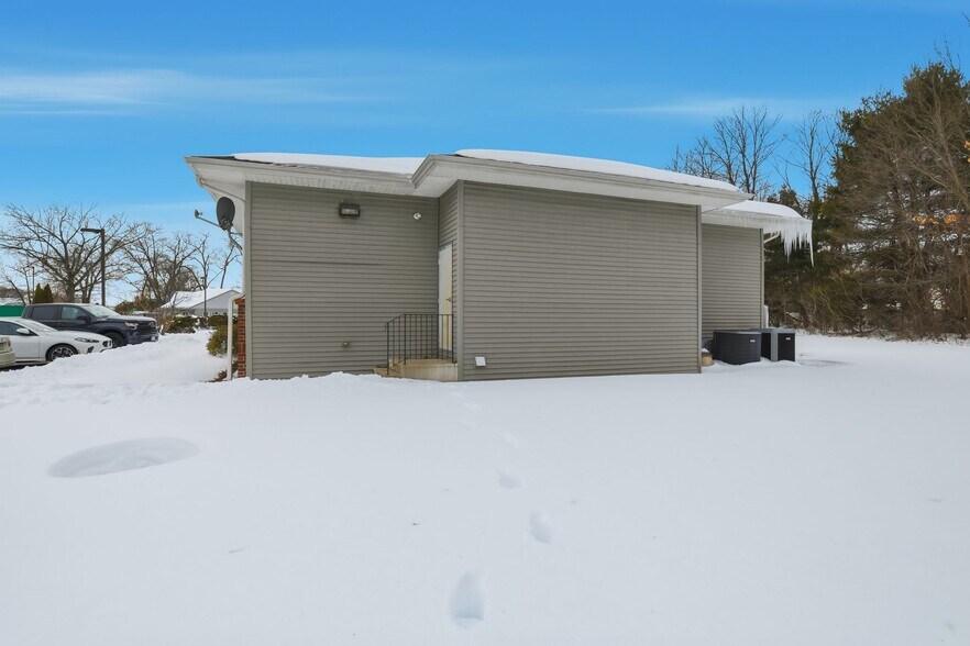 More Photos Of 2 Foxwood Dr, Windsor Locks Medical For Sale