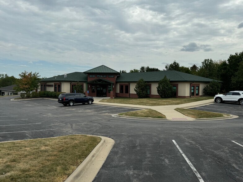 More Photos Of 15415 Pinehurst Dr, Basehor Office For Sale