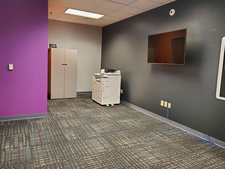 More Photos Of 4100 Mendenhall Oaks Pky, High Point Office For Lease