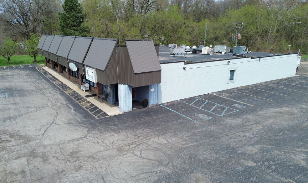 More Photos Of 1575-1605 S Ortonville Rd, Ortonville Storefront For Lease