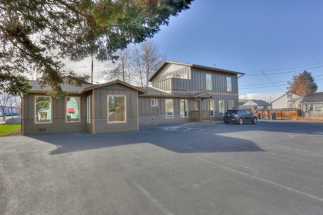 Primary Photo Of 735 SW 9th St, Redmond Office For Sale