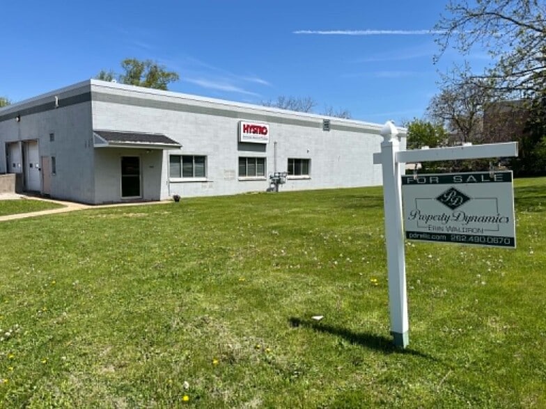 Primary Photo Of 900 Armour Rd, Oconomowoc Manufacturing For Sale