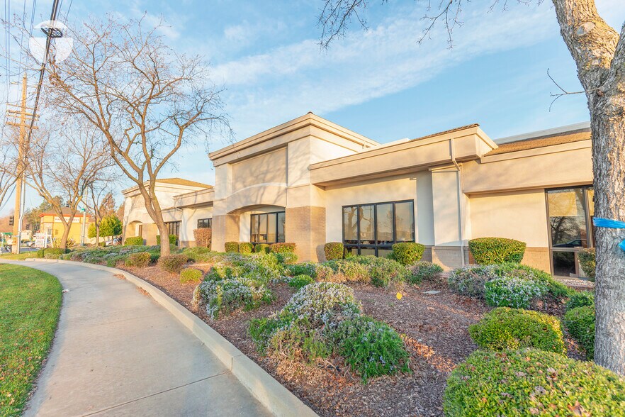 Primary Photo Of 9591 Laguna Springs Dr, Elk Grove Freestanding For Lease