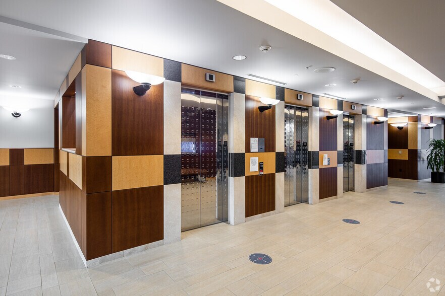 More Photos Of 2 Centerpointe Dr, Lake Oswego Office For Lease