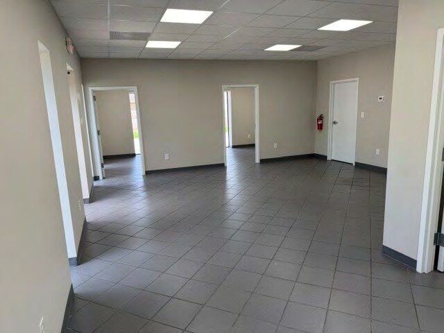More Photos Of 207 Production Dr, Yorktown Warehouse For Lease