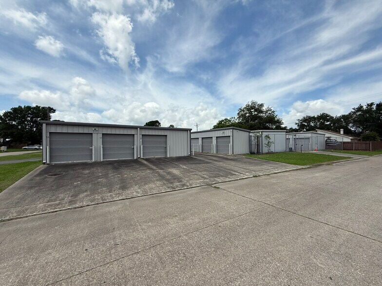 More Photos Of 1420 S 21st St, Nederland Specialty For Sale