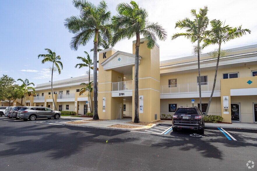 More Photos Of 2781 Vista Pky, West Palm Beach Light Manufacturing For Sale