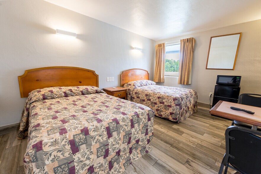 More Photos Of 1757 N Temple Ave, Starke Hotel For Sale